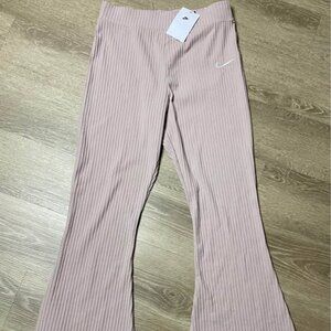 Nike Tight Fit High-Rise Full-Length Ribbed Vertical Pant – Medium